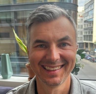 Samtalens psykolog Sverre Daniel Langård kan hjelpe om du lider av vinterdepresjon...